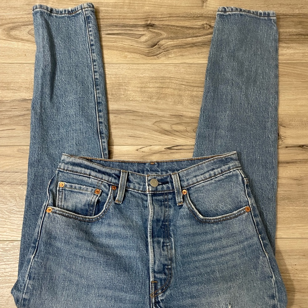 Women’s Levis 501 Jeans - Picture 3 of 5